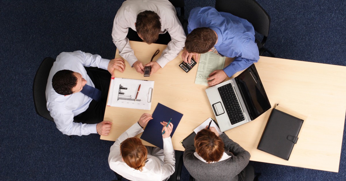 Komisja rewizyjna vs zarząd – poznaj ich funkcje i najczęstsze błędy w interpretacji